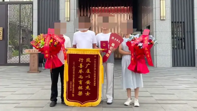 山西介休一学霸697分考入清华，当地开发商奖励青华苑小区两居室一套，工作人员：面积80多平方米，市价40多万元，正在办过户