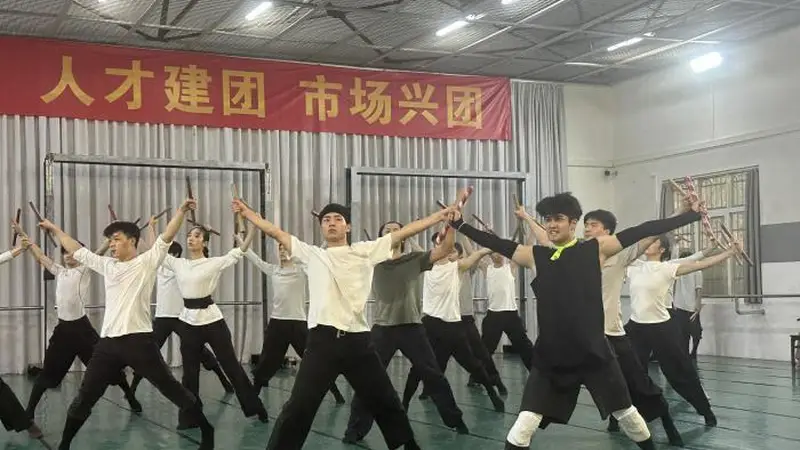 维吾尔族舞者依力凡扎根岭南：热爱可以跨越山海