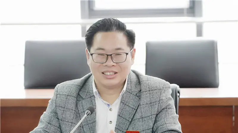 “假教授”张龙塌房，该脸红的岂止是骗子？