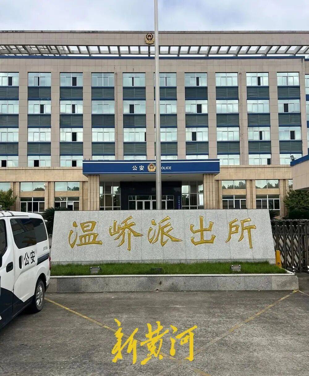“派出所集体去KTV招异性陪侍,被纪委当场抓住!”爆料者:事发两年未通报,仅内部轻微处分,所长、教导员、副所长免职但均保留公职