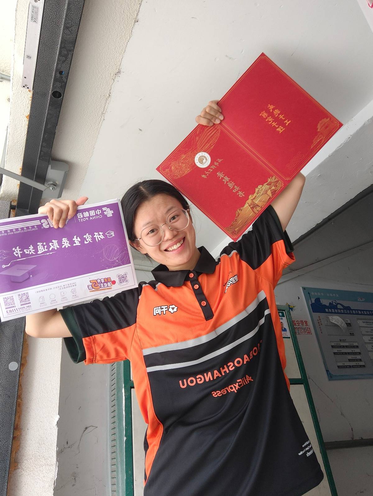 四川女生边送外卖边考上研究生:每天早上6点多送外卖,学习到晚上11点,没想过放弃