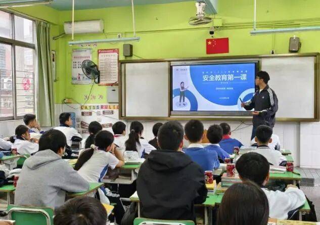 AI升温,补课降温:这个暑假,家长们在为确定性买单