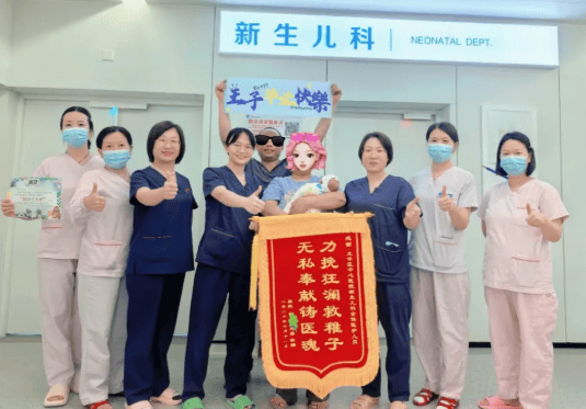 感动！深圳一早产儿出生仅659克，巴掌大小！历经85天守护，终于“通关”…