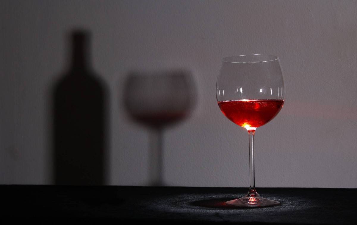 别再说女生只适合甜酒了：葡萄酒里最常见的口味偏见
