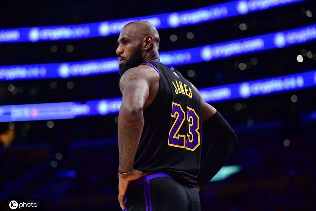 NBA夏窗前瞻:老詹要去勇士了?小卡浓眉入局