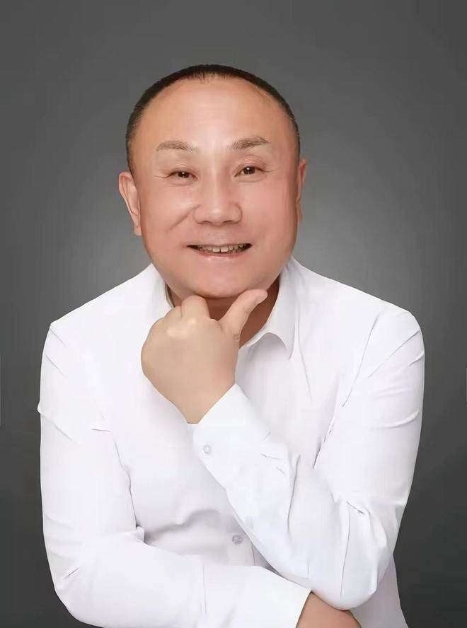 西安赛格事件最新！严鹏员工称，他在坠亡前，让加急做当月工资表