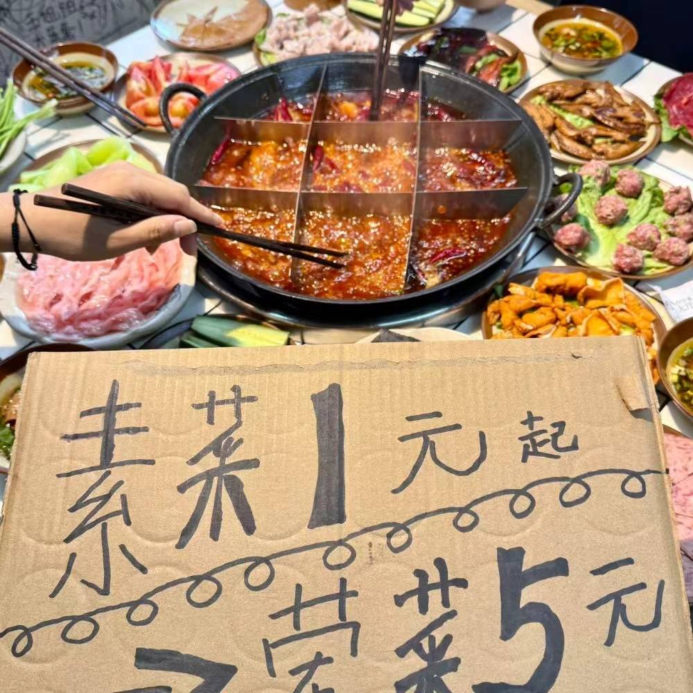 逛朝天门怎么找到符合本地口味的火锅
