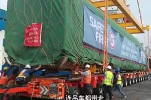 部分中资企业已经启动撤离程序。连吊车都带走!