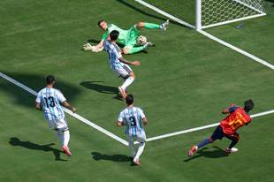 世界杯-双方仅亚马尔奥亚库库3射 西班牙半场0-0阿根廷