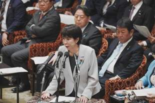 82比0结果曝光,小泉进次郎话音刚落,东京爆发万人游行,高市早苗被催下台!