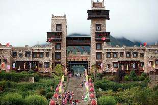 阿坝藏族羌族自治州旅行攻略·九寨沟旁的藏羌秘境与雪山草甸