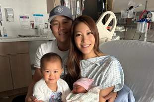 恭喜!香港知名女星宣布二胎生女,羊水突然穿破喷了老公一身