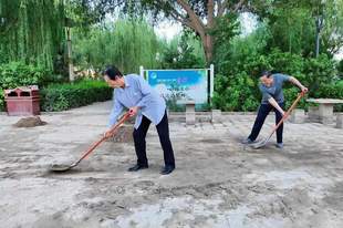 老当益壮!党河岸边余热浓 挥锹清淤护家园