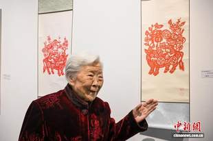 云南百岁“窗花奶奶”张月仙百幅剪纸集中亮相 “剪辑”出世纪匠心