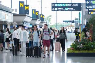 入境游“主角”不止北上广深：外国游客飞赴中国160城 成都稳居前五、稻城首次上榜
