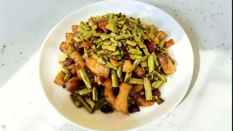 天热没胃口,我家就做这道菜,有荤有素,开胃又解腻,下班做菜不犯愁了