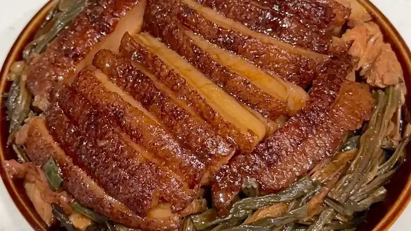 大量上市！一次买30斤，晒干囤冰箱，炒菜蒸肉都香，做一次吃一年