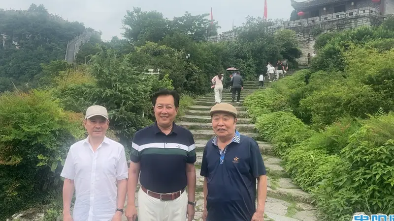 唐国强、王伍福、卢奇三位著名表演艺术家参观青岩古镇