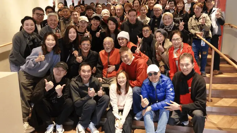 周润发为跑步女爱徒拉伸,曾差点被传成绯闻!