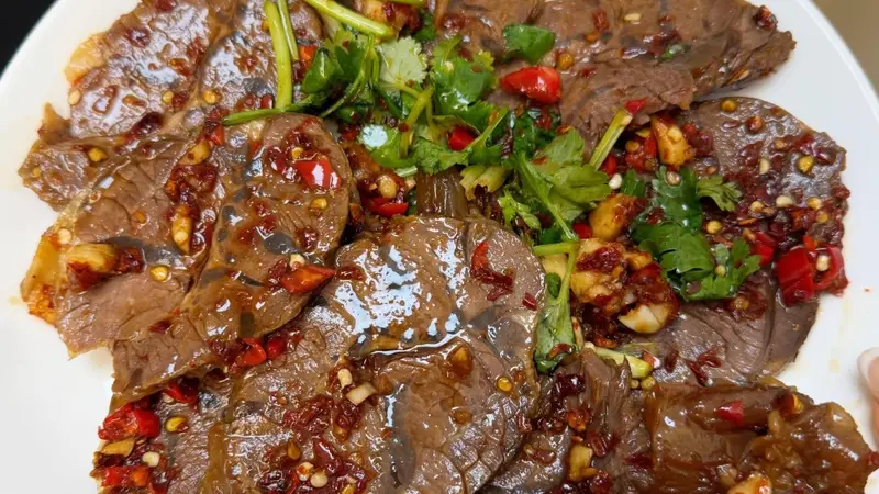 解锁牛肉新吃法—凉拌牛肉，秘方全在这碗红油里，冷藏一夜更入味！