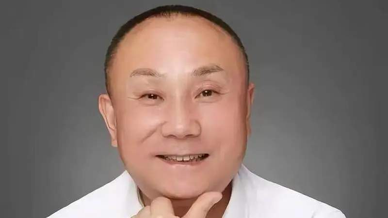 西安赛格事件最新！严鹏员工称，他在坠亡前，让加急做当月工资表