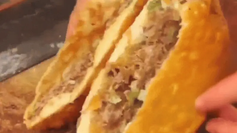 喝胡辣汤不配个牛肉盒，河南人觉得这顿没吃饱