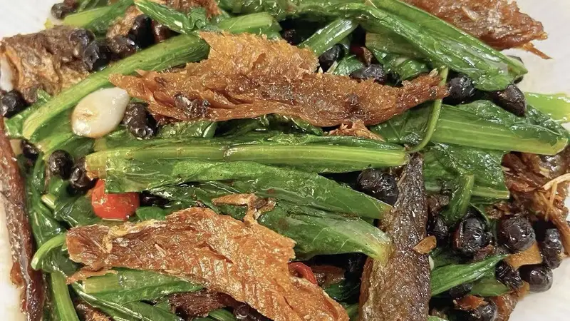 夏天怕热不想久待厨房,豆豉鱼炒油麦菜十分钟就能轻松上桌