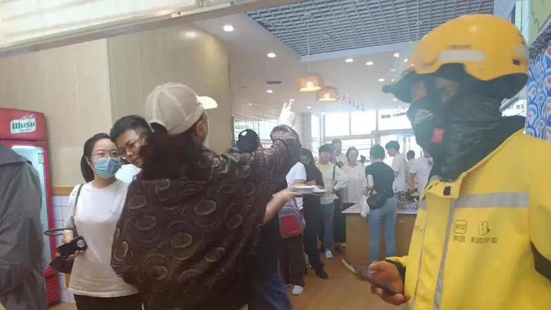 从东北特色美食到早餐连锁品牌,笼宝禾二两包子铺探索规模化发展路径