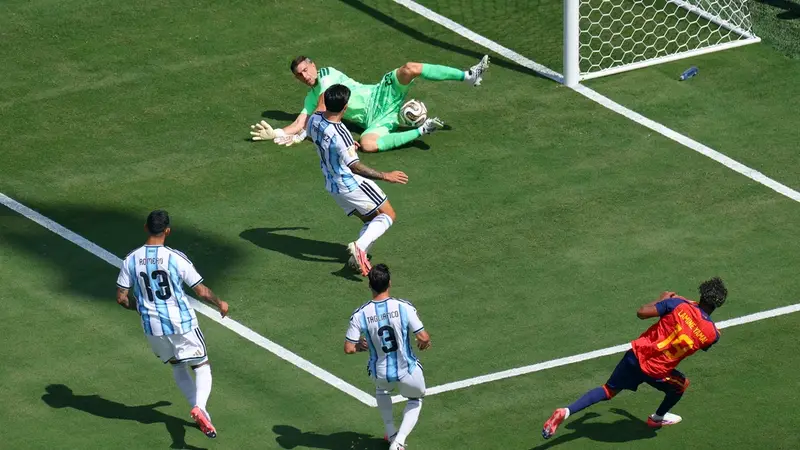世界杯-双方仅亚马尔奥亚库库3射 西班牙半场0-0阿根廷