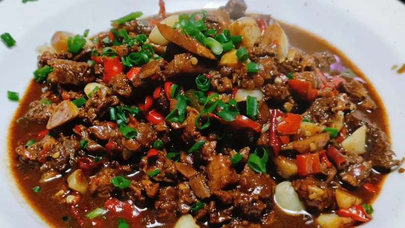 吕文扬:让湘味爆炒血鸭锁住鲜辣烟火魂