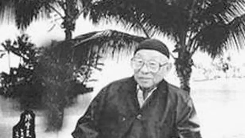 九十二岁的张学良见到冯巩,盯着他的脸端详很久,忽然开口喊出了冯巩祖宗的名字