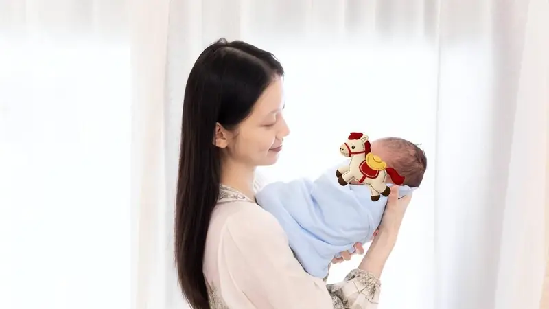 演员孙伊涵晒照宣布当妈