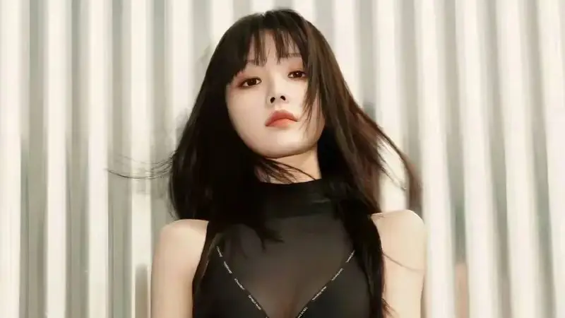 田曦薇晒出最新夏季美照，当可爱与性感相碰撞，你会喜欢那个美