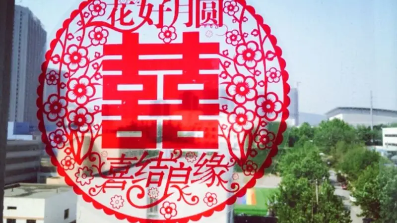 举行婚礼43天后28岁女子与男友因电子烟发生矛盾，持刀将男友捅死