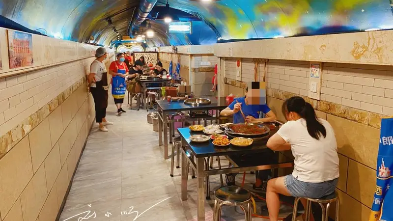 重庆“最特别”的火锅店,开在防空洞里,至今已有近四十年历史?