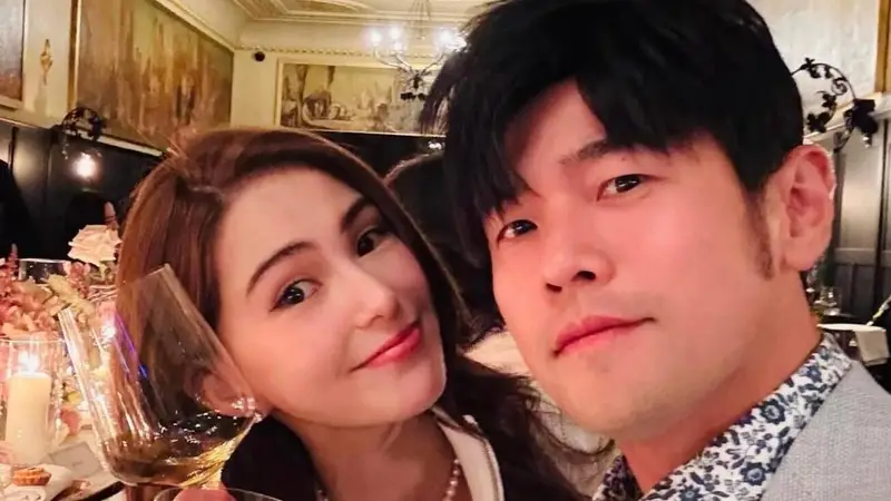 周杰伦晒陪昆凌过生日合照：希望你永远快乐健康，永远爱你