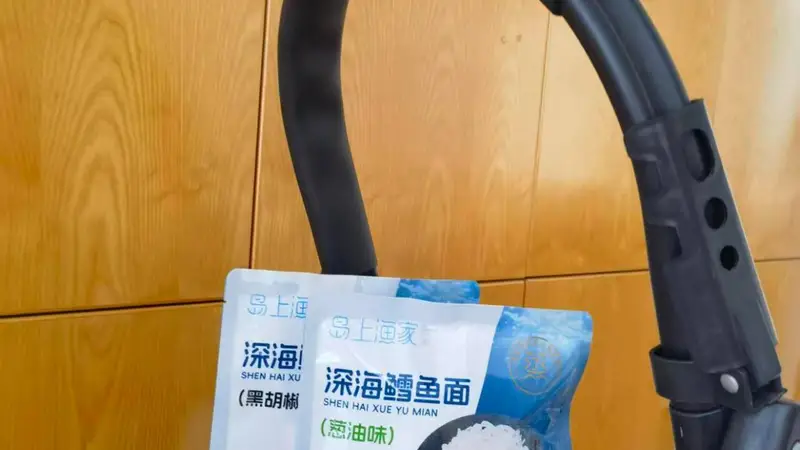 骨汤浓汤鳕鱼面,提前熬好猪骨汤用来煮面