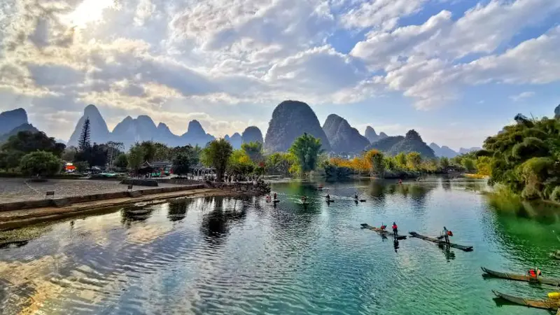 圈地收费玩不动!景区大门越挪越远,2026年的门票经济,走到头了