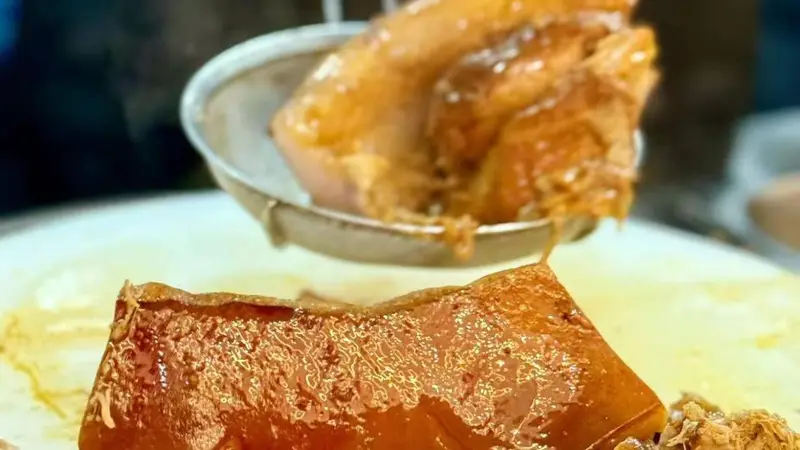 肉夹馍好不好吃,第一口其实就能看出不少门道