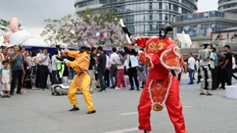走进深圳龙岗机器人街区