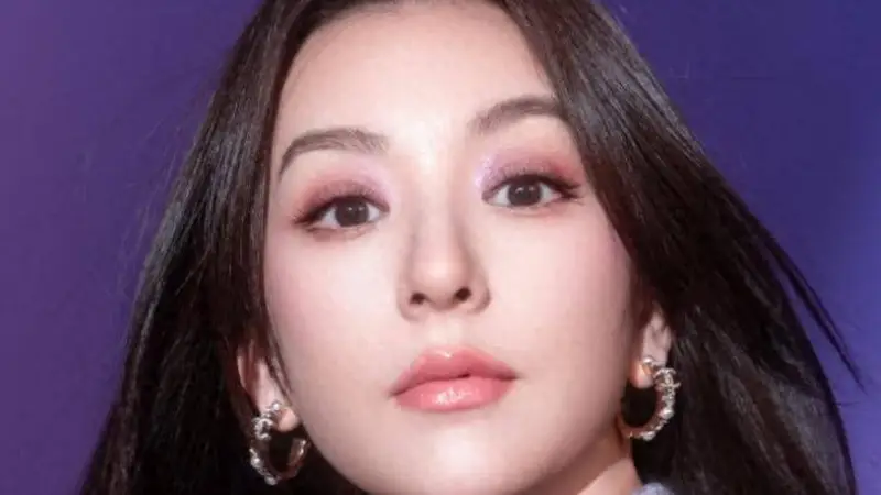 方媛露面憔悴法令纹深,两位博主为此翻车,女儿被夸美人胚子!
