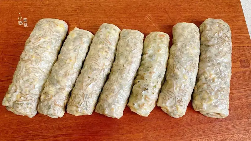 夏天就馋这个蒸菜卷，比饺子还简单省事，这菜调馅太香了，清爽低脂营养又好吃