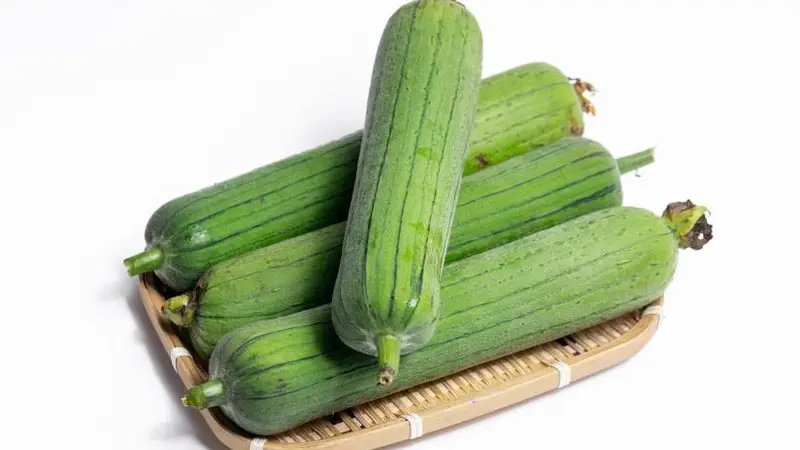 丝瓜大量上市!提醒:3种病患不可多吃,夏天正吃丝瓜时牢记禁忌!