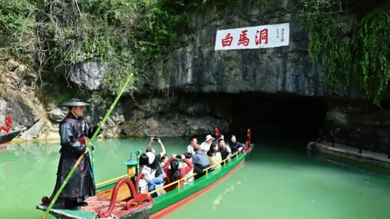 出口连着大马路？游客担忧安全隐患！宜昌西陵白马洞景区回应