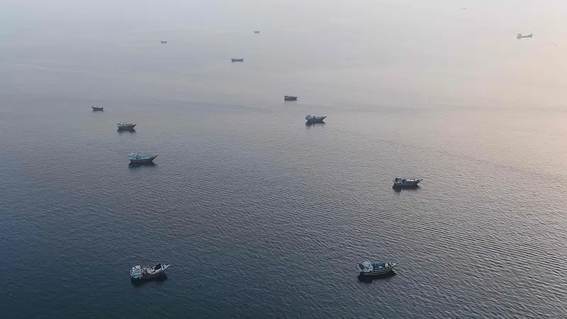 释新闻｜从港口东迁到重修废弃管道，海湾诸国如何摆脱对霍尔木兹的依赖？