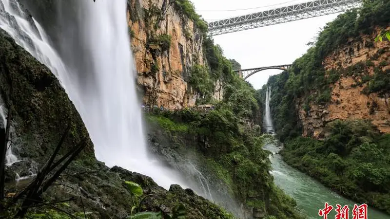 贵州兴义马岭河峡谷风光壮丽