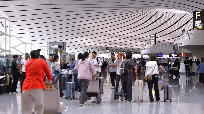 暑期出游热，大兴机场单日航班及旅客量创新高
