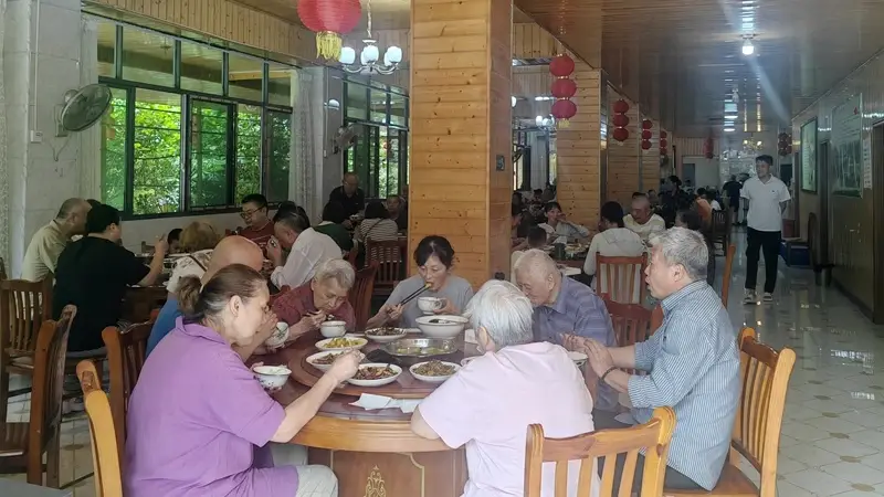 习水县吼滩村:凉意清风起避暑客满楼