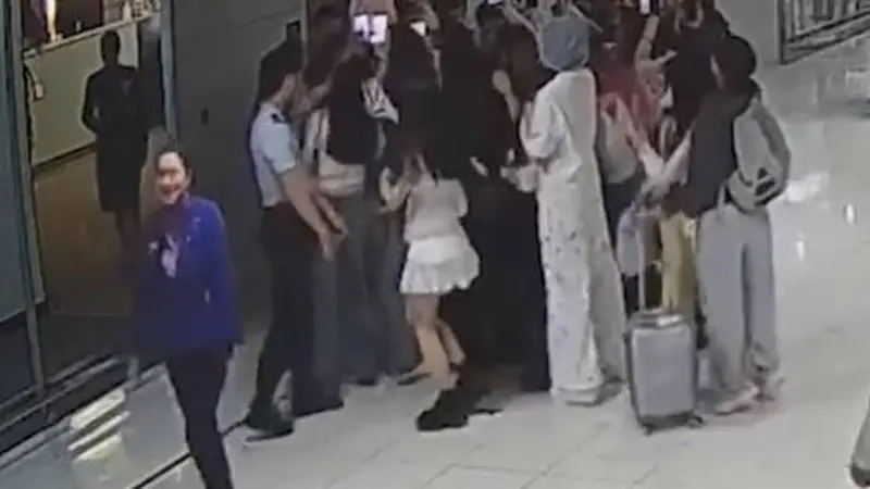 扰乱泰国机场,挑衅安保,谁给了这些粉丝撒泼的底气?