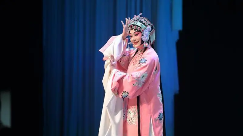 京剧《汉明妃》在呼和浩特上演 再现昭君出塞家国情怀